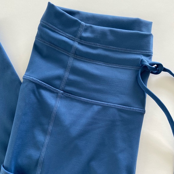 SOLD❌Calm Blue Pocket Drawstring Luxe leggings 7/8 - Picture 6 of 7